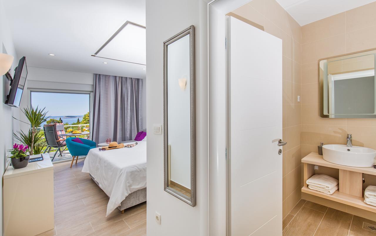 Boutique Flamingo B&B Mlini Bagian luar foto