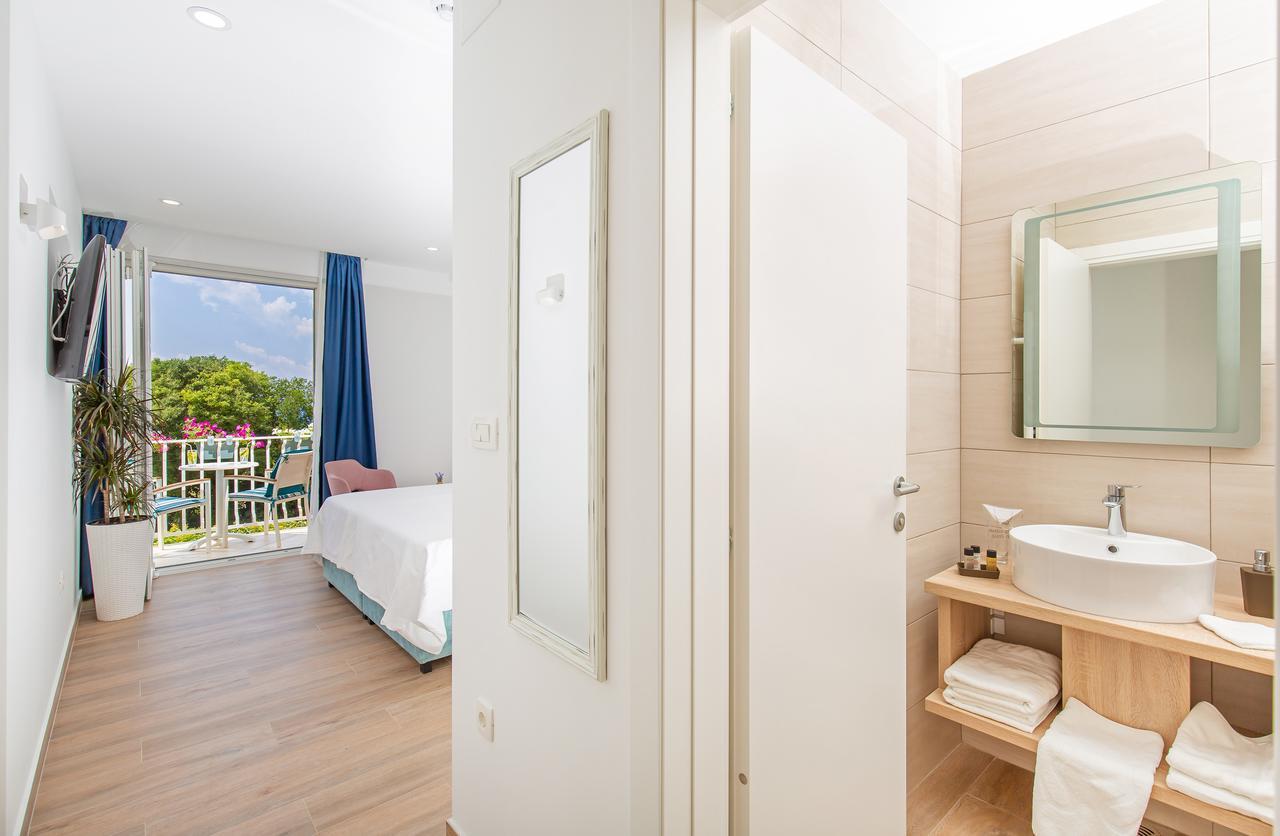 Boutique Flamingo B&B Mlini Bagian luar foto